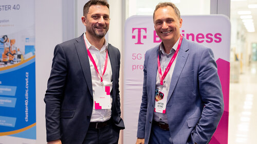 Digital Transformation of Manufacturing Industry Two people smiling at the Telekom Business Europe booth at Digital Transformation of Manufacturing Industry