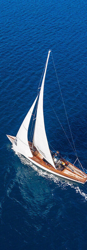 A sail boat symbolizes the freedom to enjoy the choice of top solutions with the next generation hybrid data center by T Business.