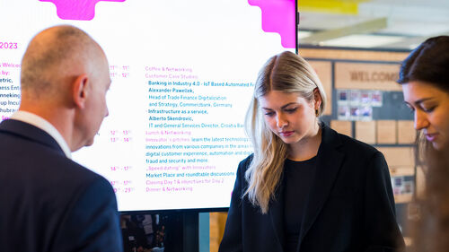 Digital Transformation in Banking & Insurance Industry Booth employees working at Digital Transformation in Banking & Insurance Industry