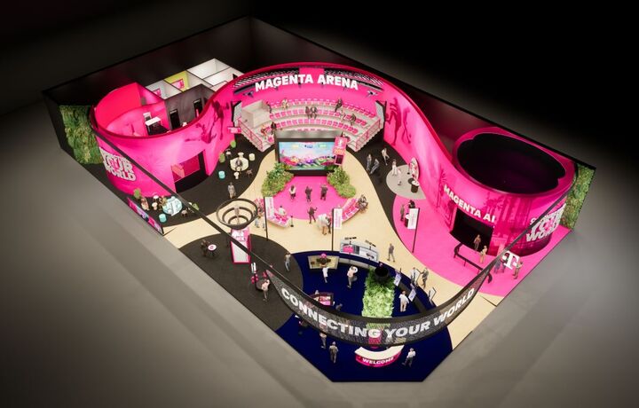 Booth "connecting your world" from a bird's eye view at mwc24