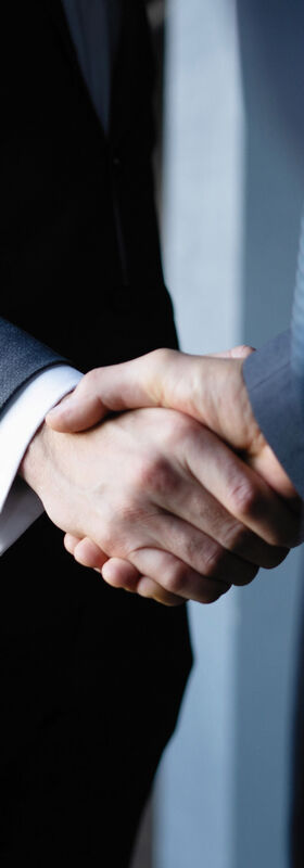 Business people shaking hands after a meeting about seamless teamwork with Microsoft FastTrack, a service from T Business.