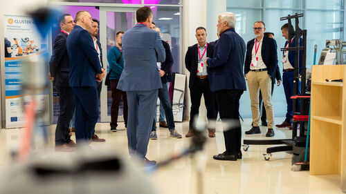 Digital Transformation of Manufacturing Industry People talking to each other at Digital Transformation of Manufacturing Industry