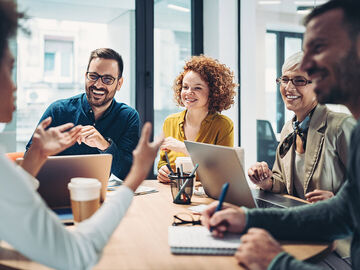 Microsoft Azure A group of people having a meeting in the office and talk about working with Microsoft Azure, a service from T Business.