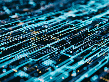 Glowing conductors on a computer circuit board symbolize sustainable digitalization solutions such as IoT platforms from T Business.