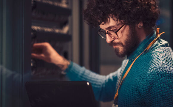 A man working with Managed IT on his laptop | T Business 