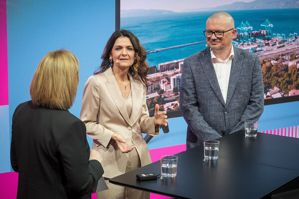5G Campus Networks Marijana Bačić, Marin Tica and Mirela Seserko on a stage discussing about the future of smart airports at the Mobile World Congress (MWC) 2026.