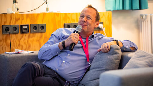 Digital Transformation in Banking & Insurance Industry Speaker talking at Digital Transformation in Banking & Insurance Industry